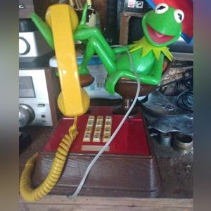Kermit the Frog desk phone